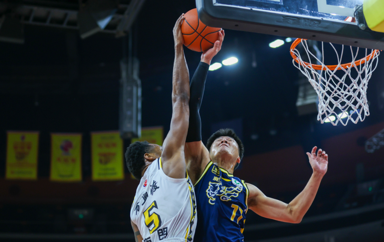 葡萄牙体育迎CBA常规赛关键赛，窗口期防线松动，赛场秩序良好，身体对抗强度拉满的简单介绍