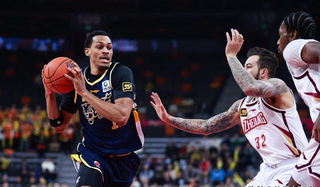 赛地聚焦：NBA季后赛今晨热度飙升；广州队伤情更新；赛场秩序良好；团队化学反应显著的简单介绍