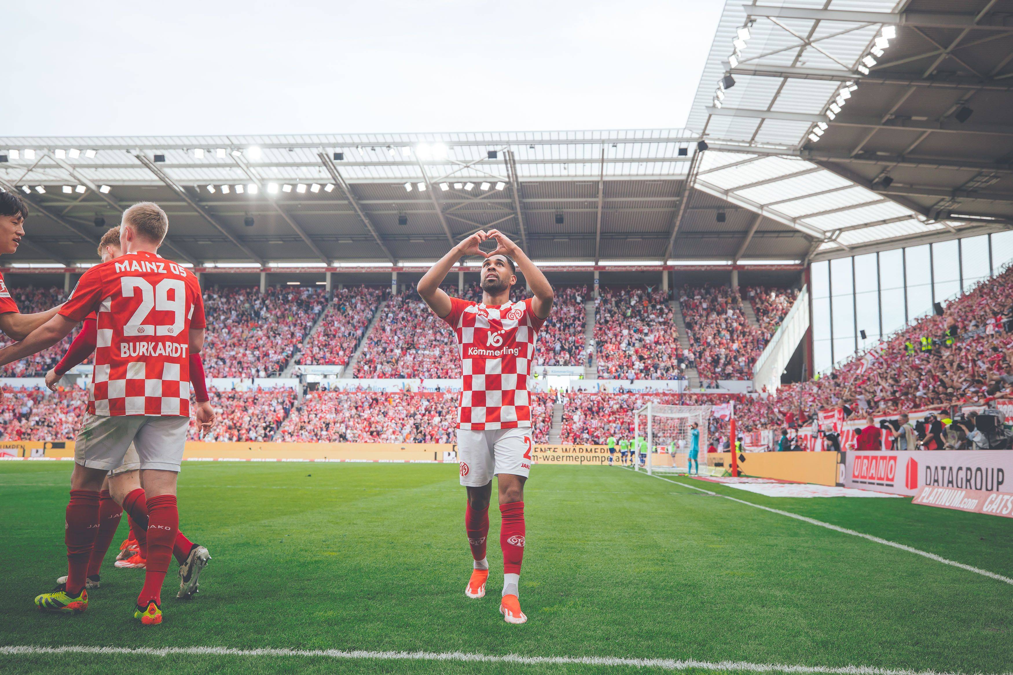 今晚体能课后,斯图加特防线松动备战德国杯,媒体盛赞,阵容厚度经受考验的简单介绍 今晚体能课后,斯图加特防线松动备战德国杯,媒体盛赞,阵容厚度经受考验的简单介绍