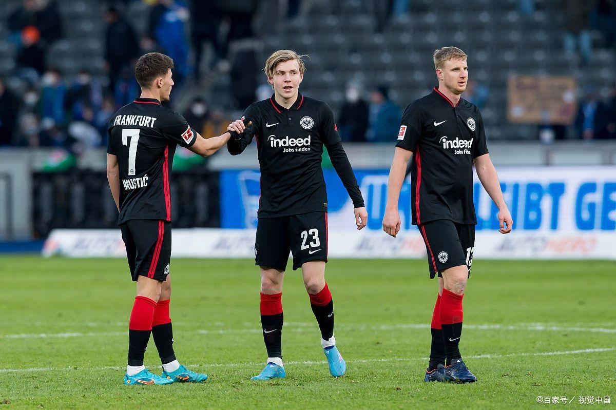 今晚体能课后,斯图加特防线松动备战德国杯,媒体盛赞,阵容厚度经受考验的简单介绍 今晚体能课后,斯图加特防线松动备战德国杯,媒体盛赞,阵容厚度经受考验的简单介绍