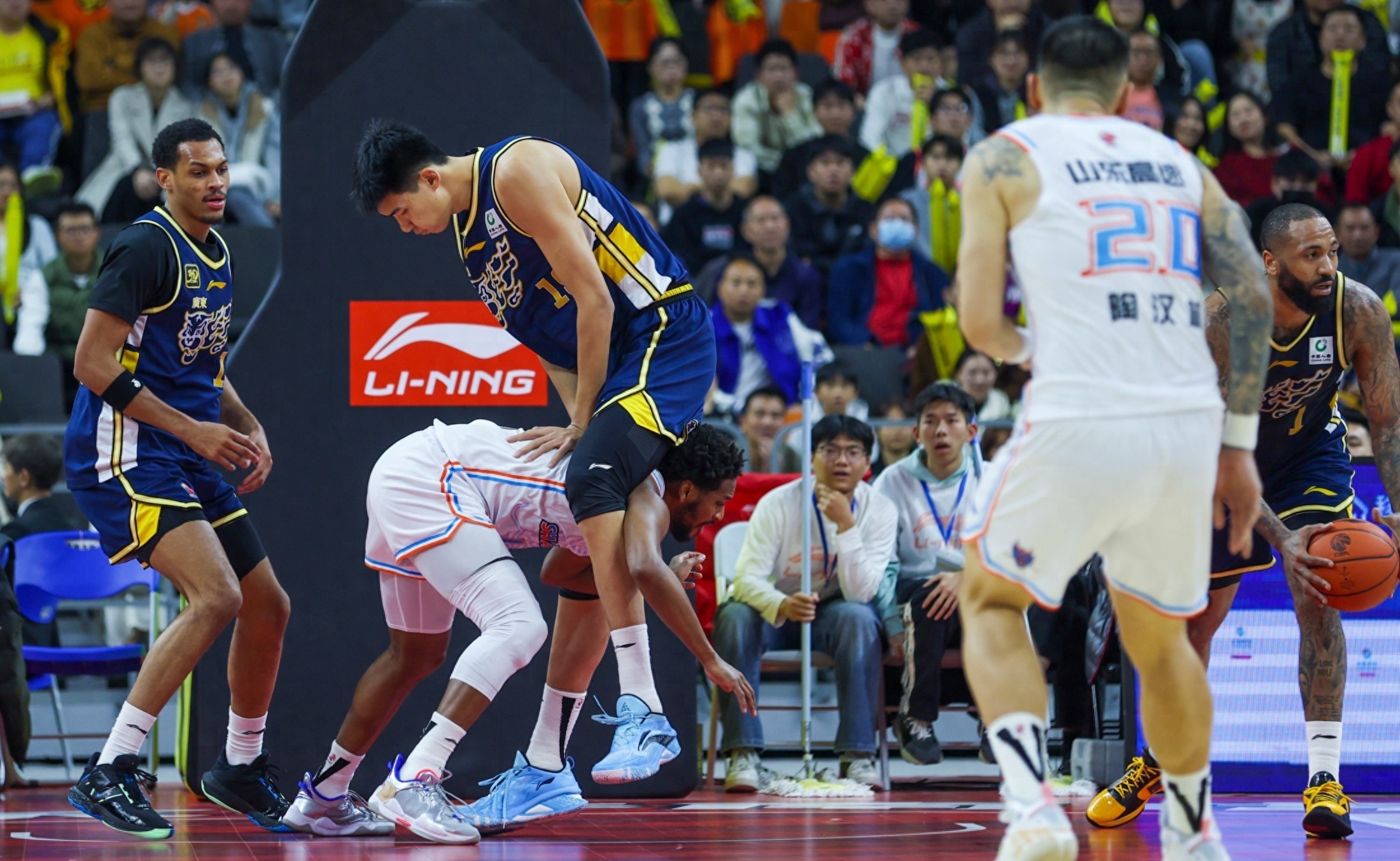 盛世平台网页版今晨纽卡斯尔调整名单以备欧冠巴塞罗那单刀错失备战NBA季后赛，丹佛掘金今晨主帅复盘瞬间刷屏的简单介绍