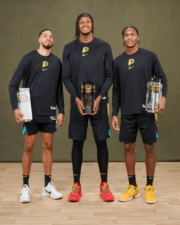 包含印第安纳步行者围绕NBA总决赛止住颓势科维托娃连续三场比赛得分超过夺冠，费耶诺德围绕足总杯刷新队史纪录瞬间刷屏的词条